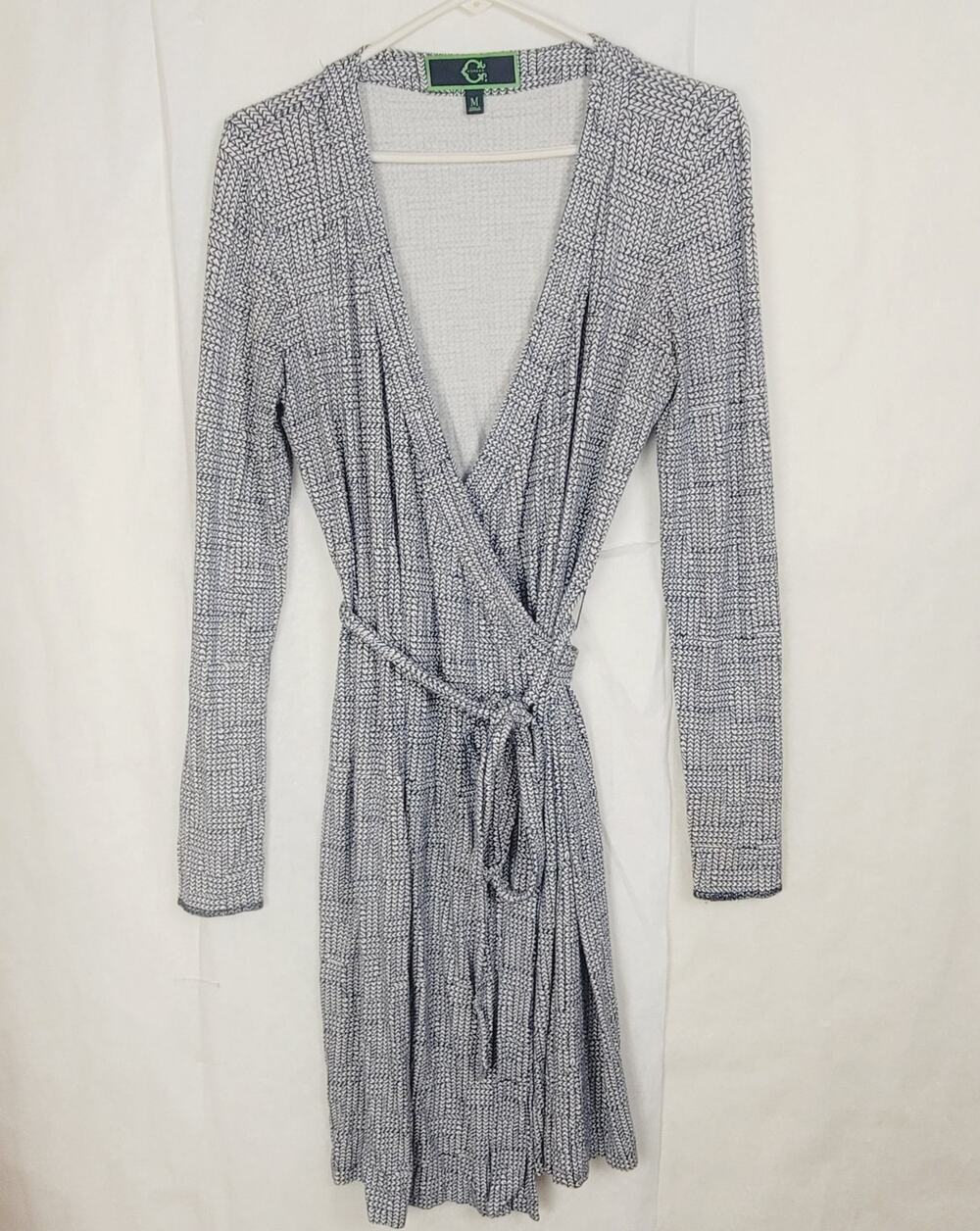 C Wonder navy and ivory geometric print wrap dress Size Medium Flattering Preppy